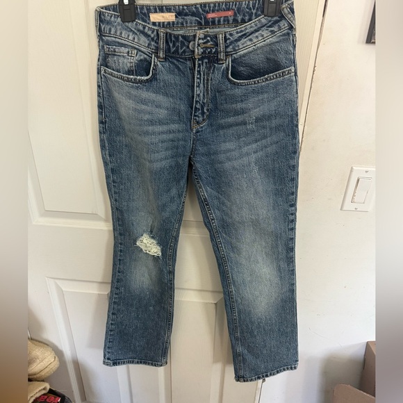 ANTHROPOLOGIE Pilcro Straight Leg Jeans Size 27 Ripped Knee Distressed Denim - Picture 1 of 16